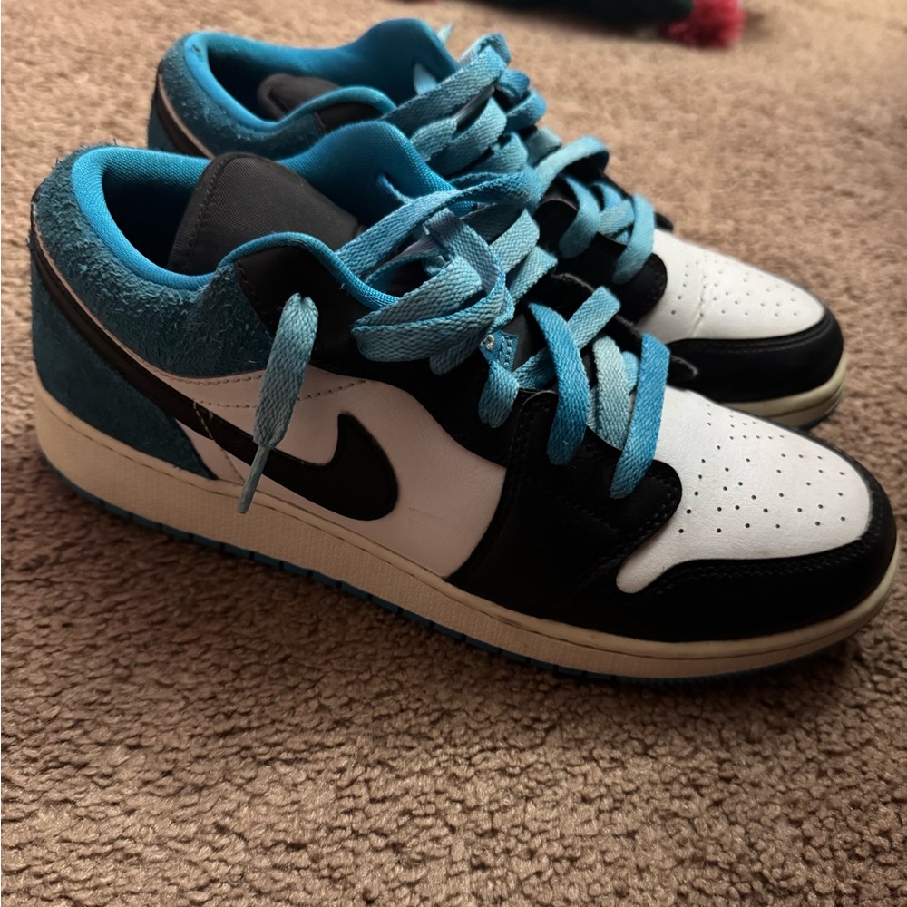 Air Jordan 1 Low SE 'Laser Blue'